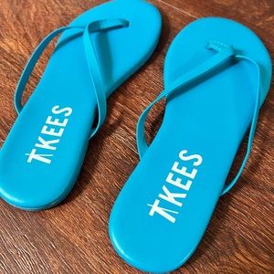 TKEES Cali blue flip flops